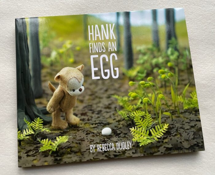 HANK FINDS AN EGG by Rebecca Dudley